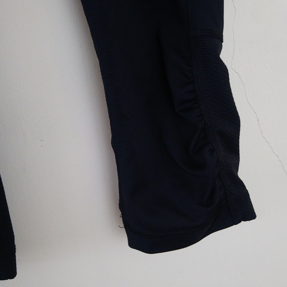 Silky Stretchy Comfy Capri Pants Leggings - Picture 3 of 9